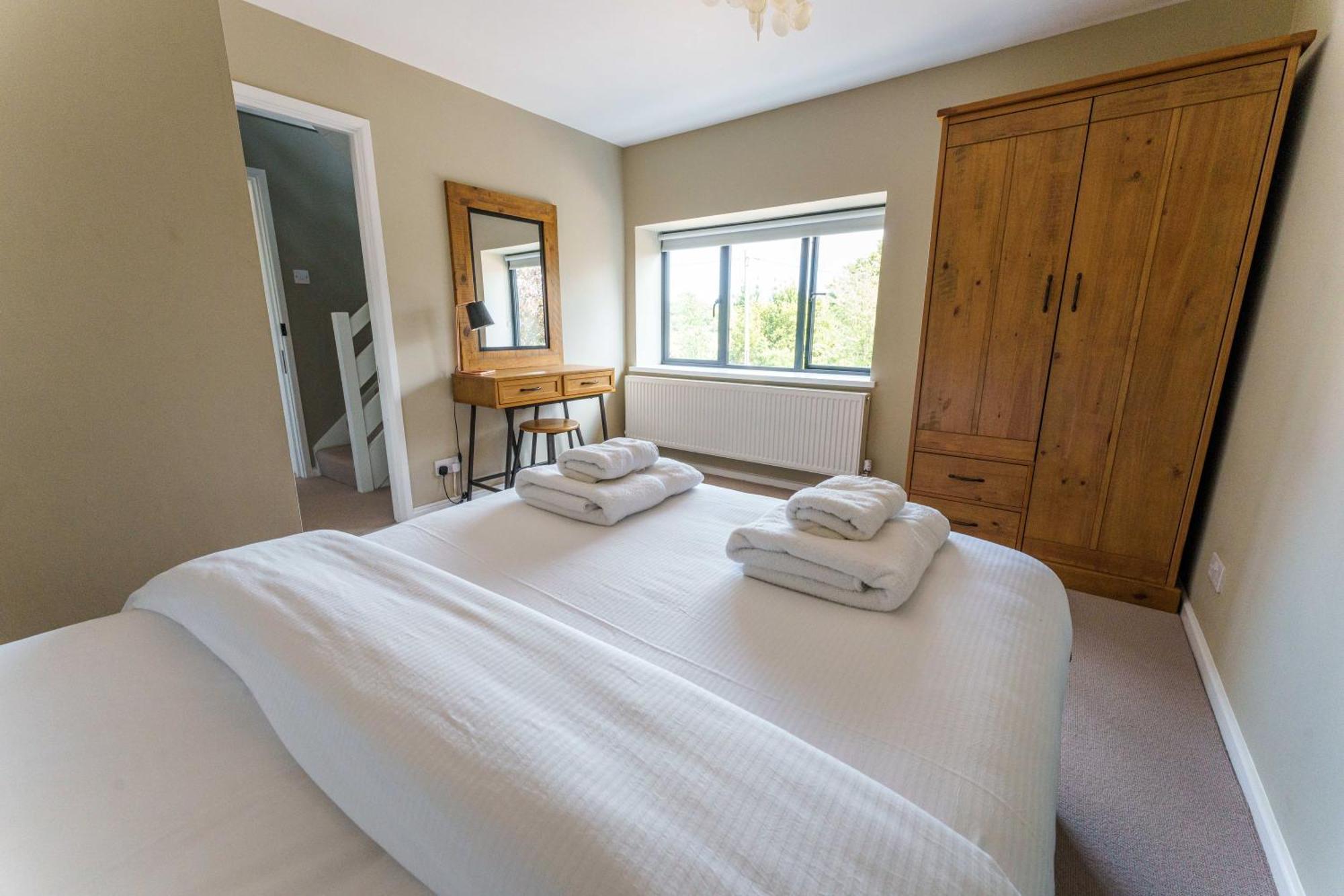 Vineyard Oast Sleeps 25 Villa Wavehorne Exteriör bild