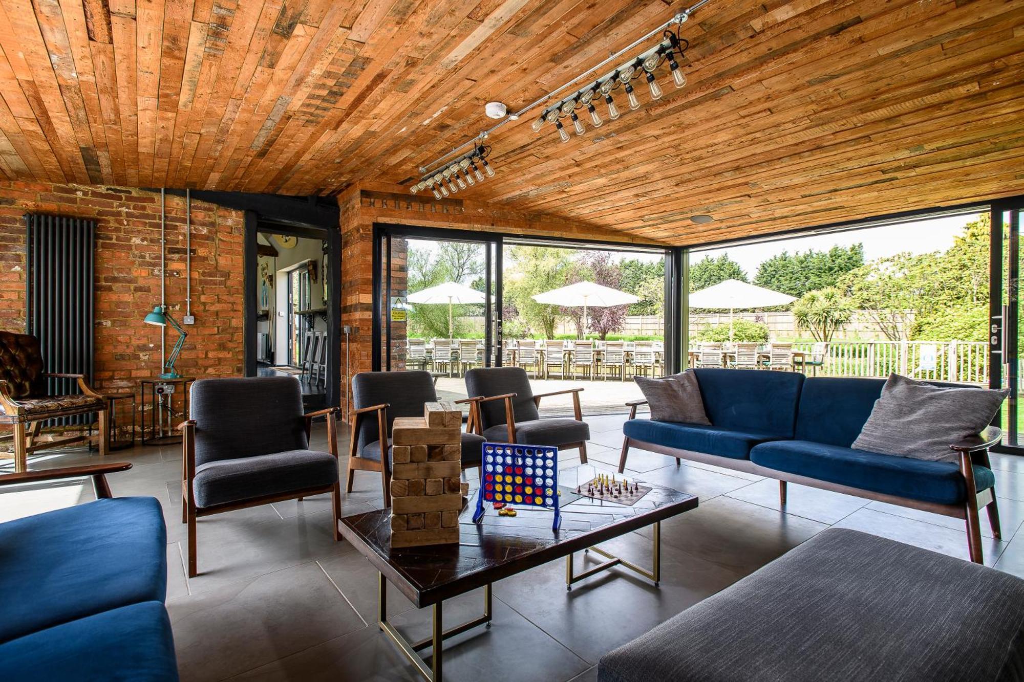Vineyard Oast Sleeps 25 Villa Wavehorne Exteriör bild